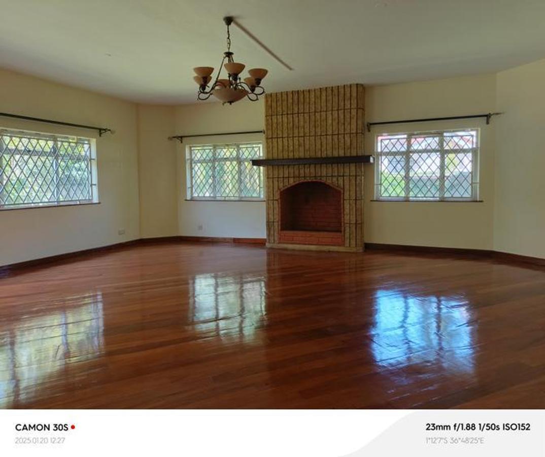 5 Bed House with En Suite at Glory Drive - 4