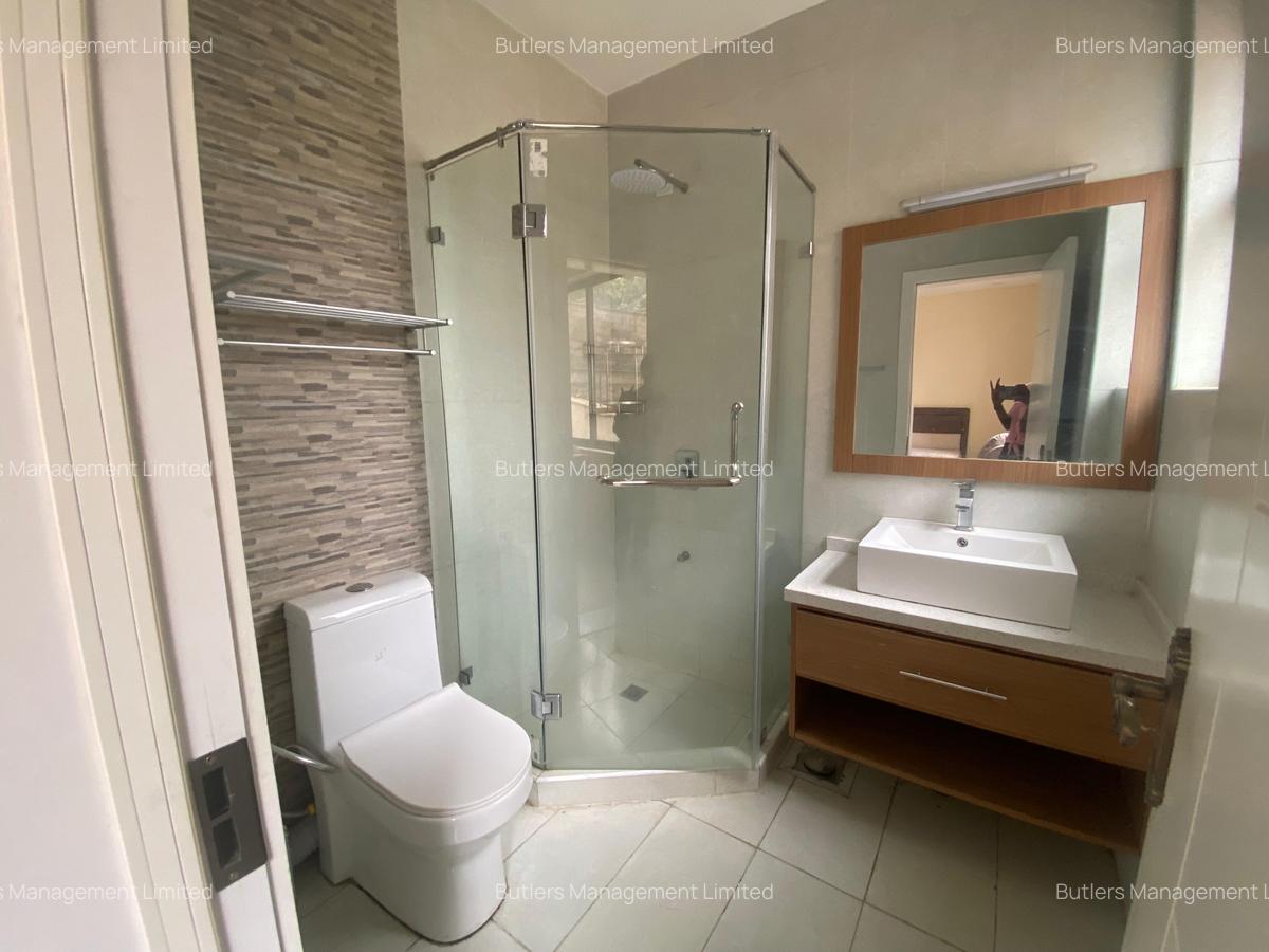 4 Bed Apartment with En Suite in Brookside - 14