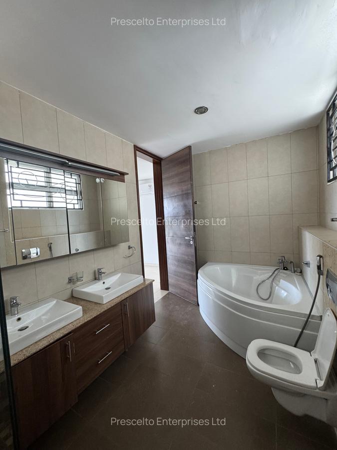 4 Bed Apartment with En Suite at Greenwood - 15