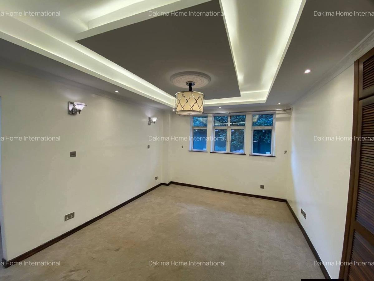 4 Bed House with En Suite in Runda - 10