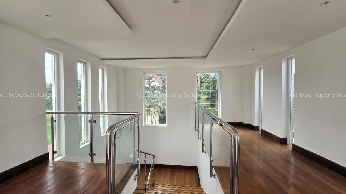 5 Bed House with En Suite in Runda - 4