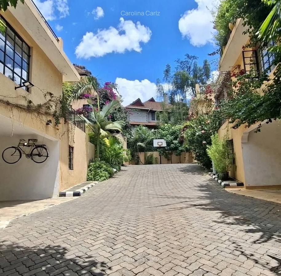 5 Bed House with En Suite at Kyuna - 1