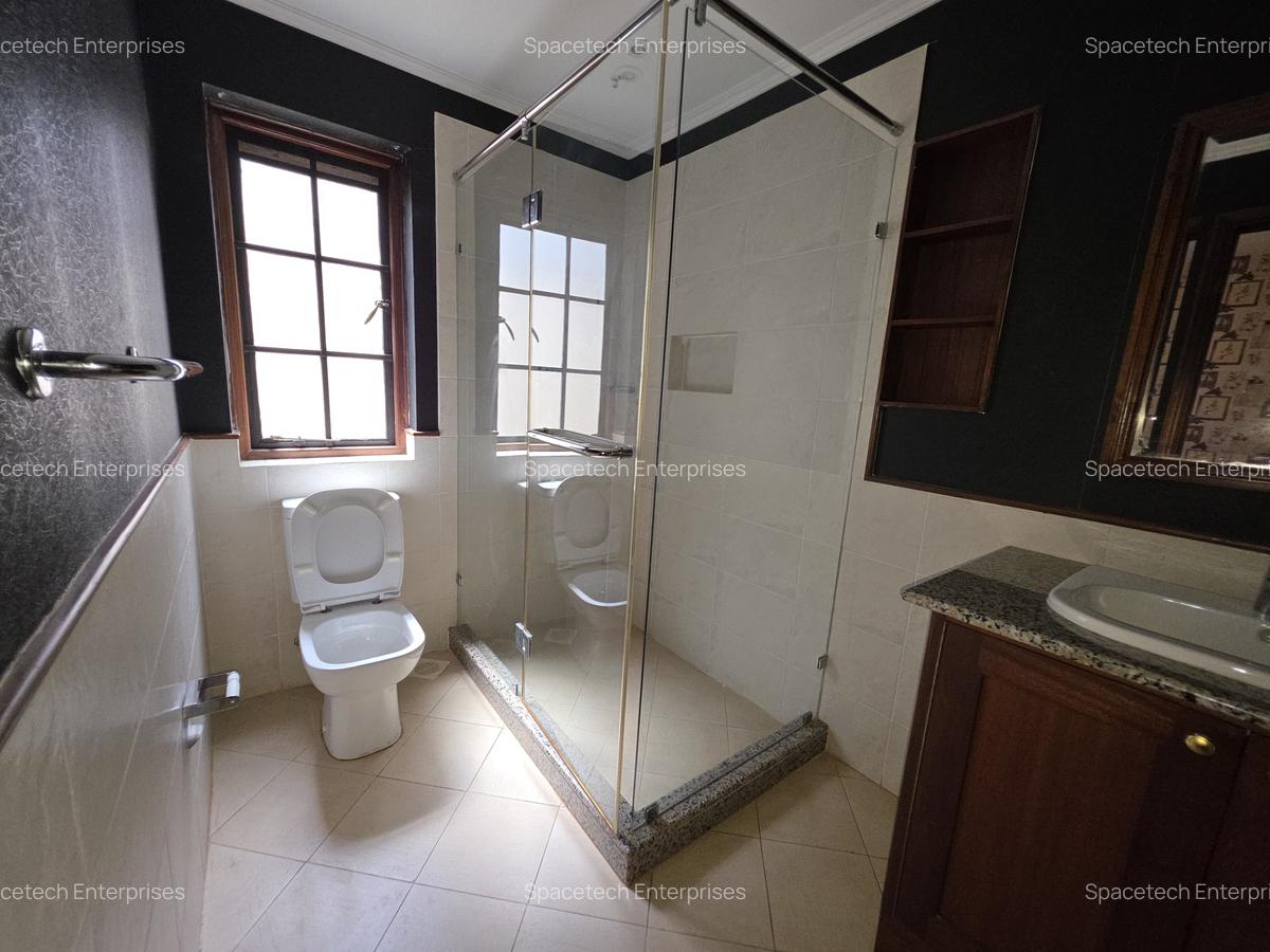 4 Bed Townhouse with En Suite in General Mathenge - 7