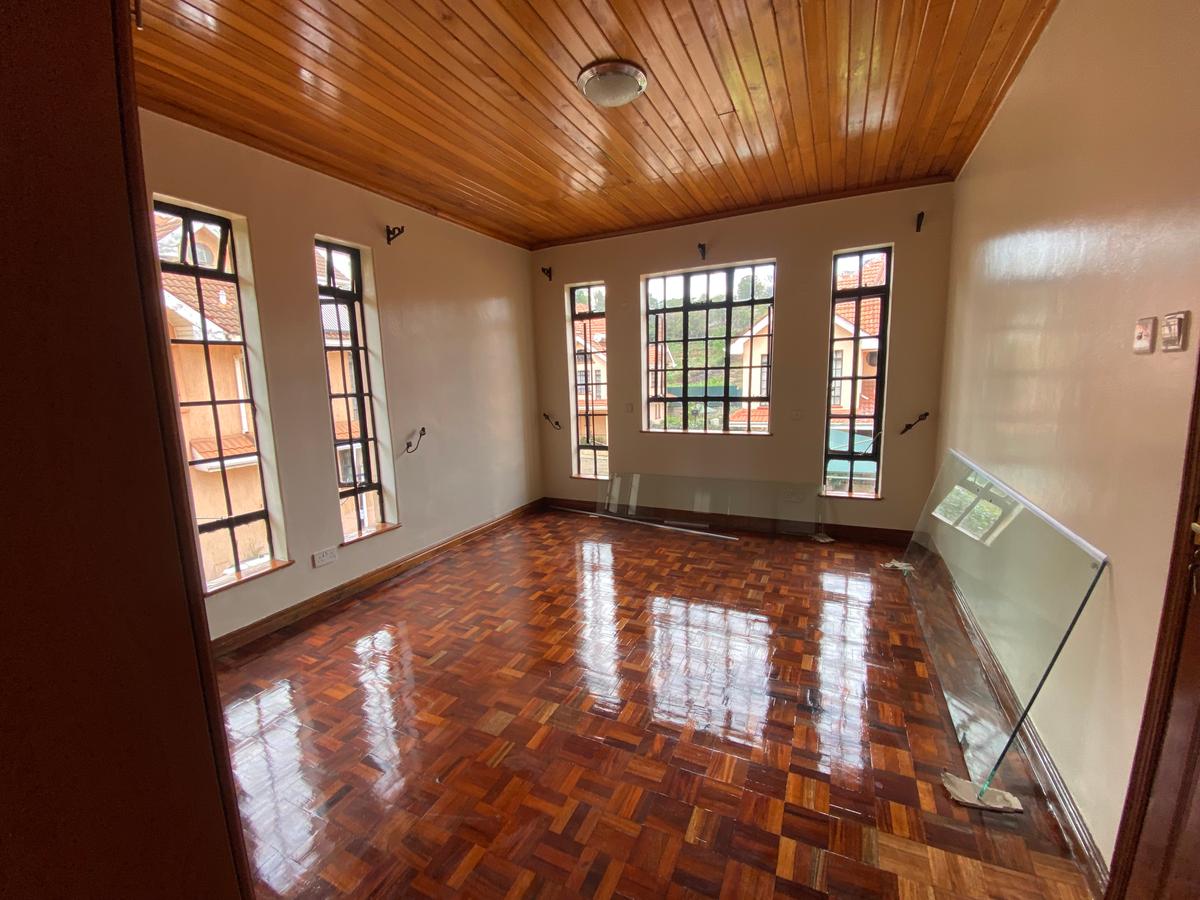 4 Bed Townhouse with En Suite in Lavington - 9