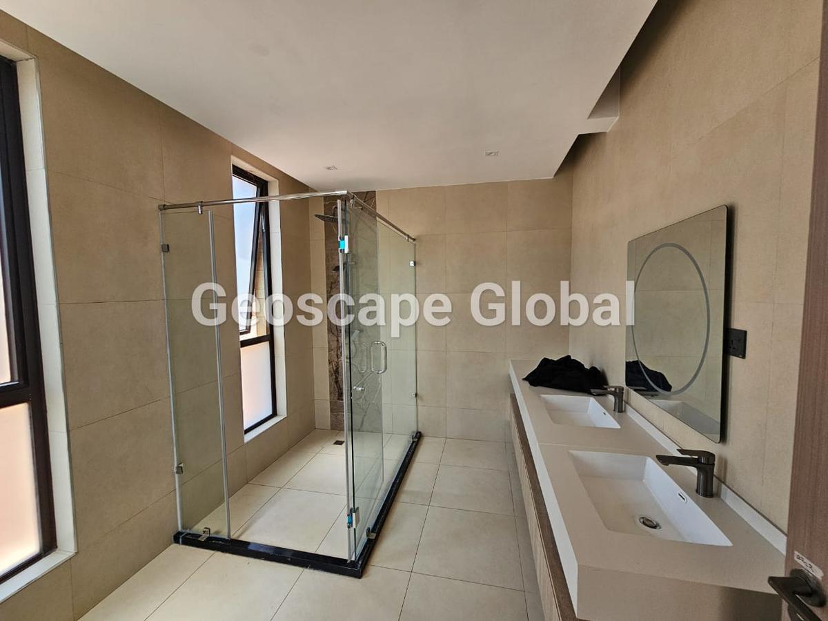 5 Bed House with En Suite in Kitisuru - 14