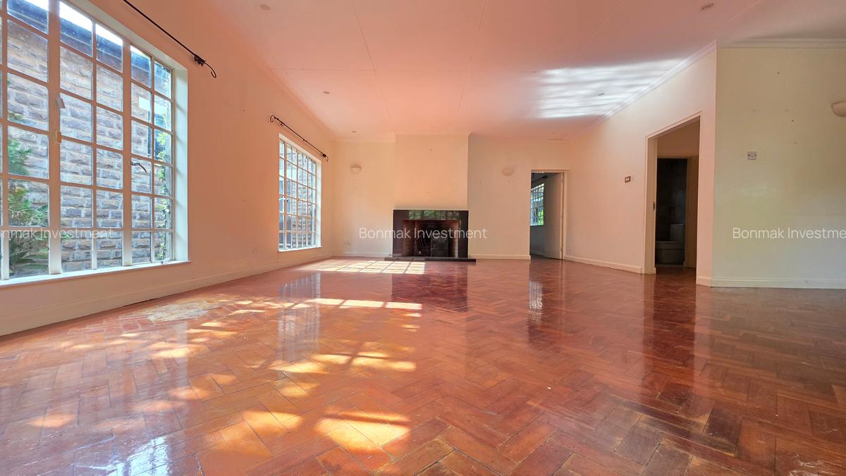 4 Bed House with En Suite at Lavington Green - 6