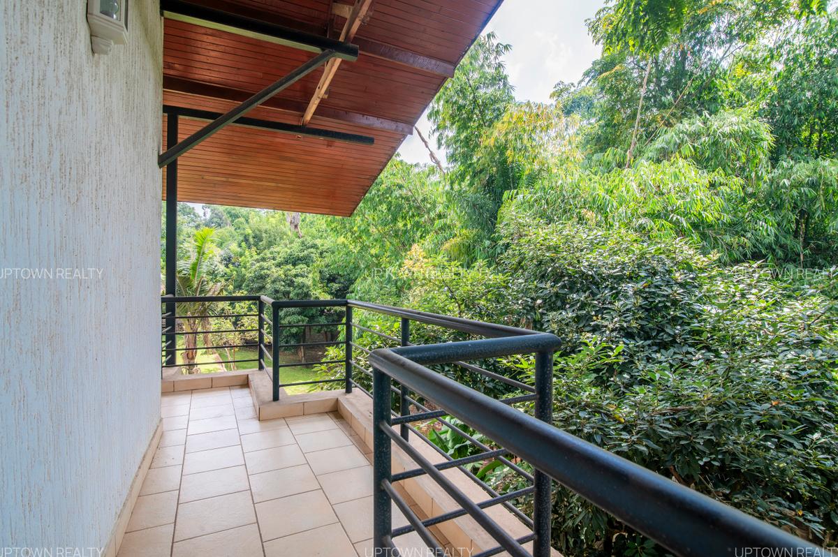 4 Bed House with En Suite at Lavington - 5