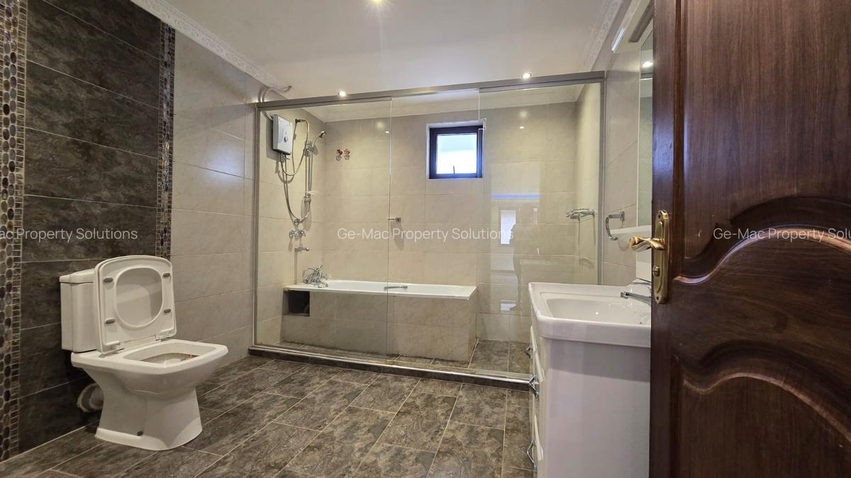 5 Bed House with En Suite in Lavington - 14