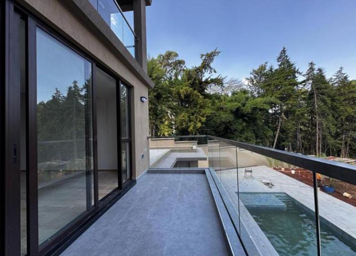 6 Bed Villa with En Suite in Nyari - 9