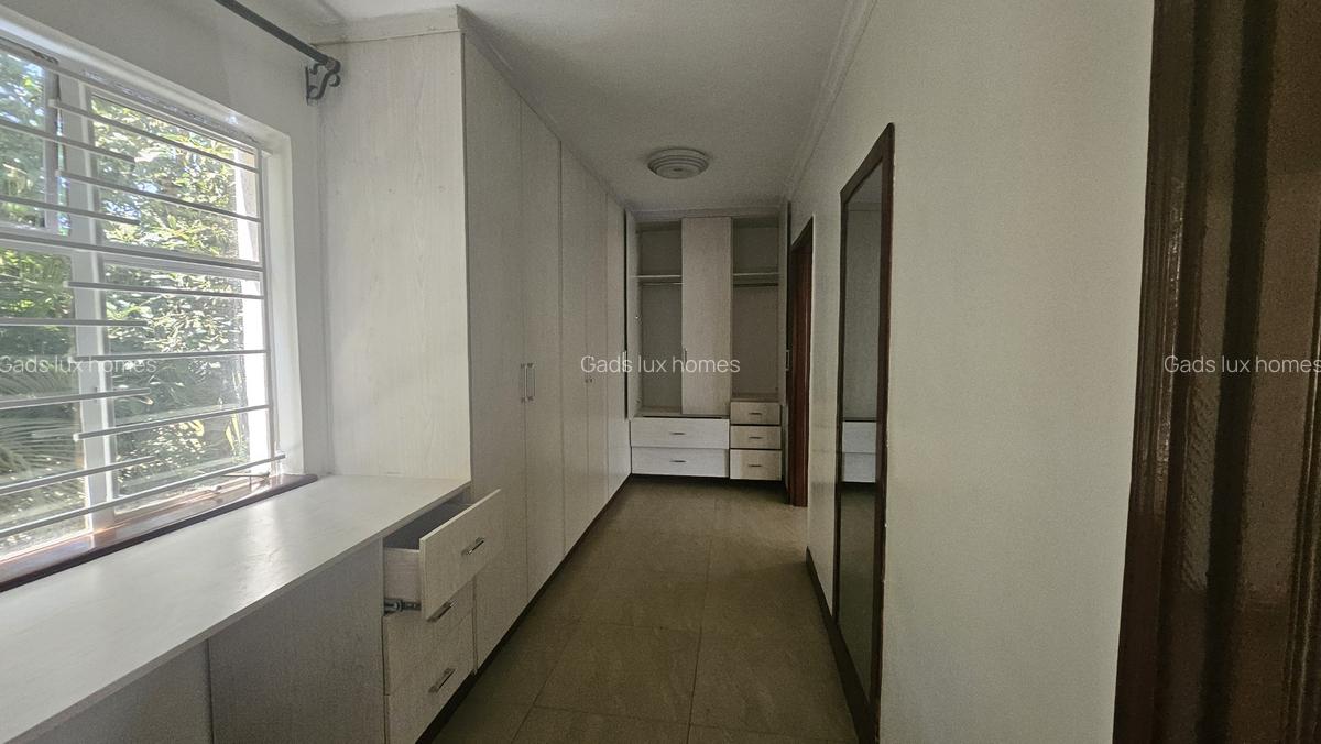 5 Bed Townhouse with En Suite at Runda - 10