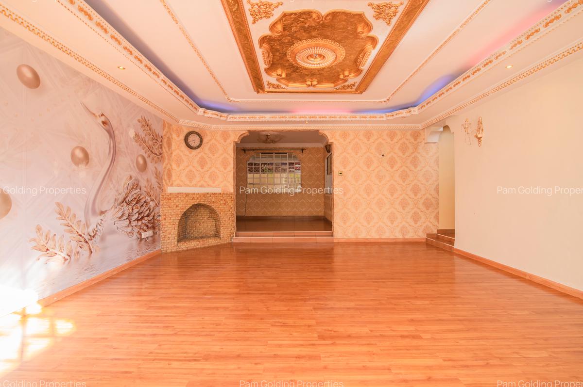 4 Bed House with En Suite at Safari Park - 3