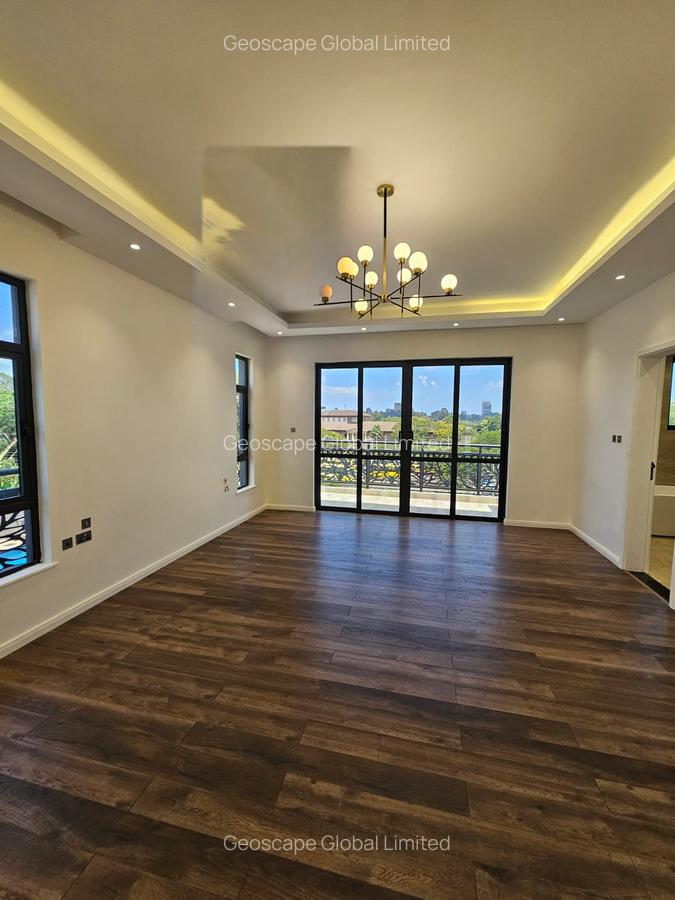 5 Bed House with En Suite in Lavington - 6
