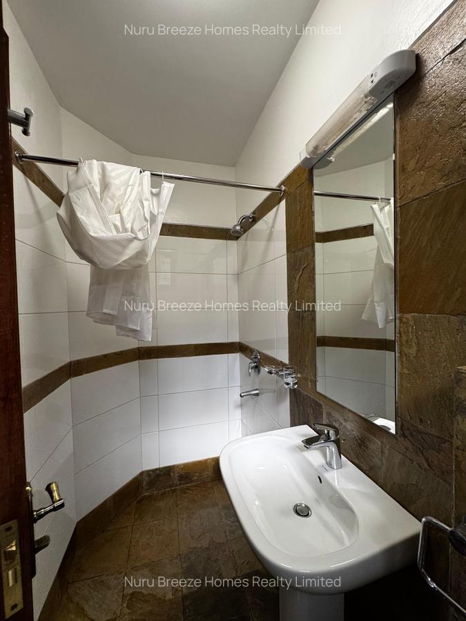 3 Bed Apartment with En Suite in Riverside - 4