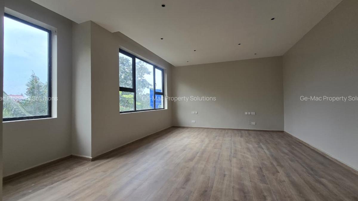 5 Bed Townhouse with En Suite in Lavington - 14