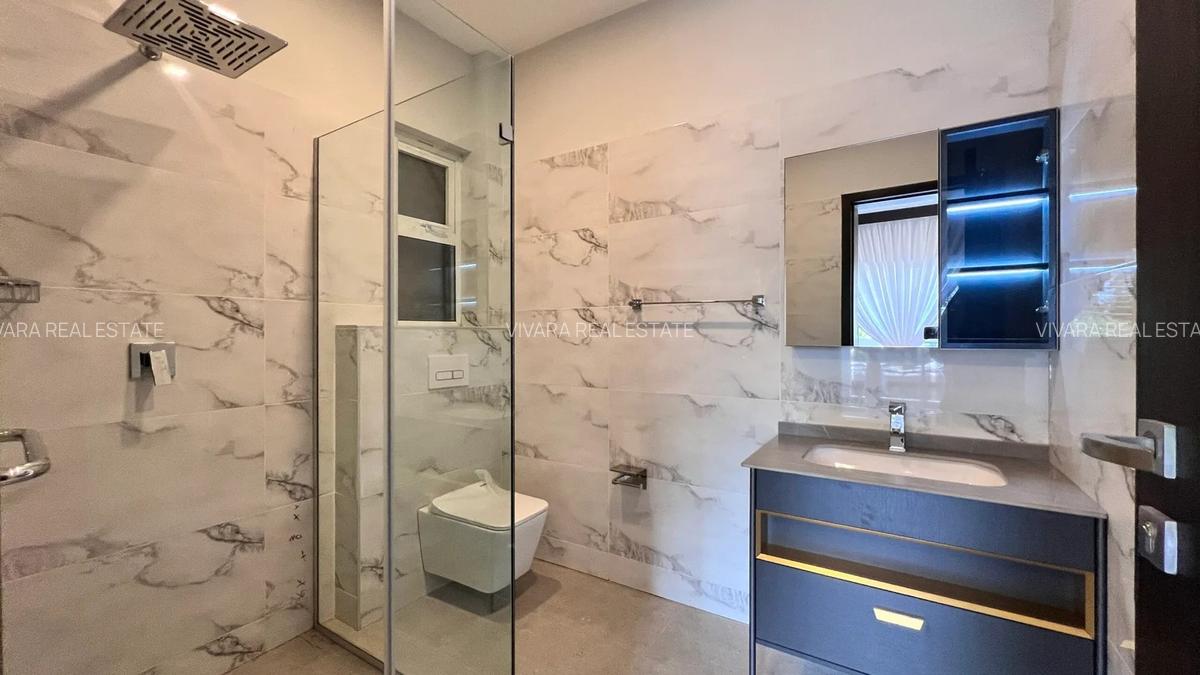3 Bed Apartment with En Suite in Riverside - 2