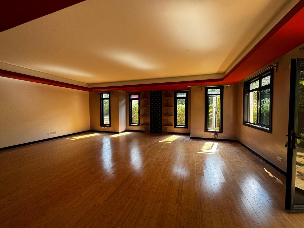 5 Bed Townhouse with En Suite in Lavington - 17