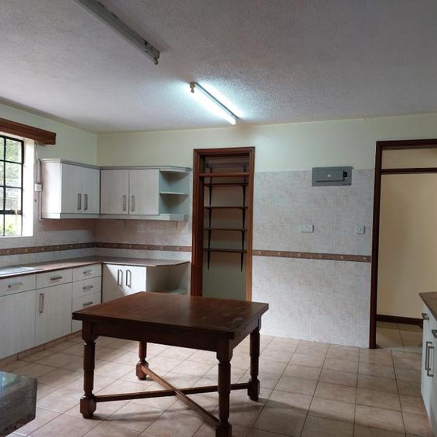 5 Bed Townhouse with En Suite at Lavington - 13