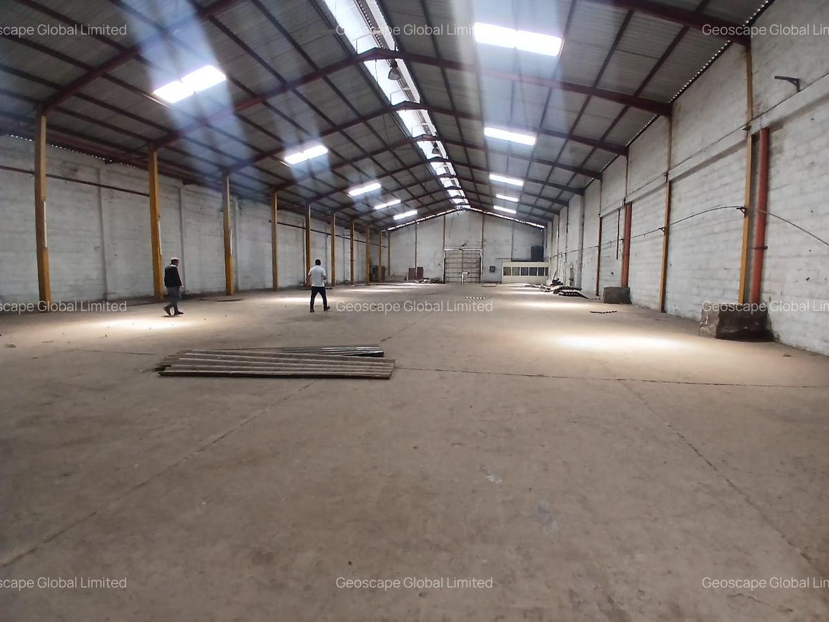 14,000 ft² Warehouse with Parking in Industrial Area - 1
