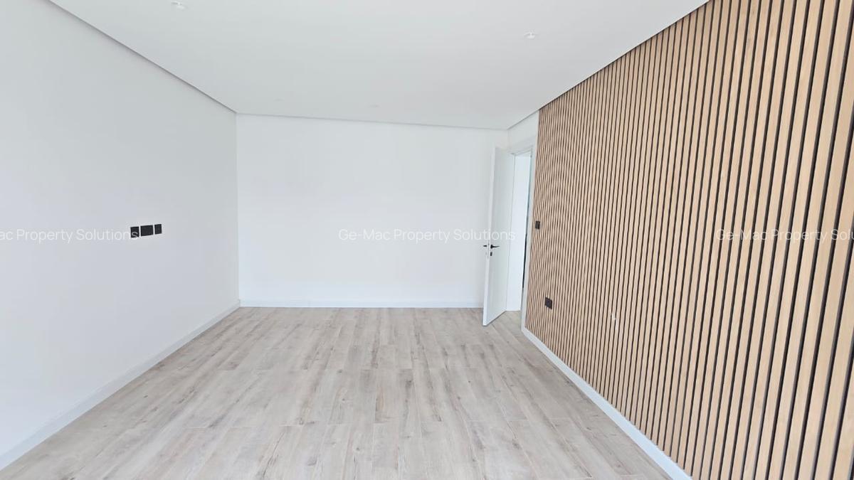 5 Bed Villa with En Suite in Lavington - 12