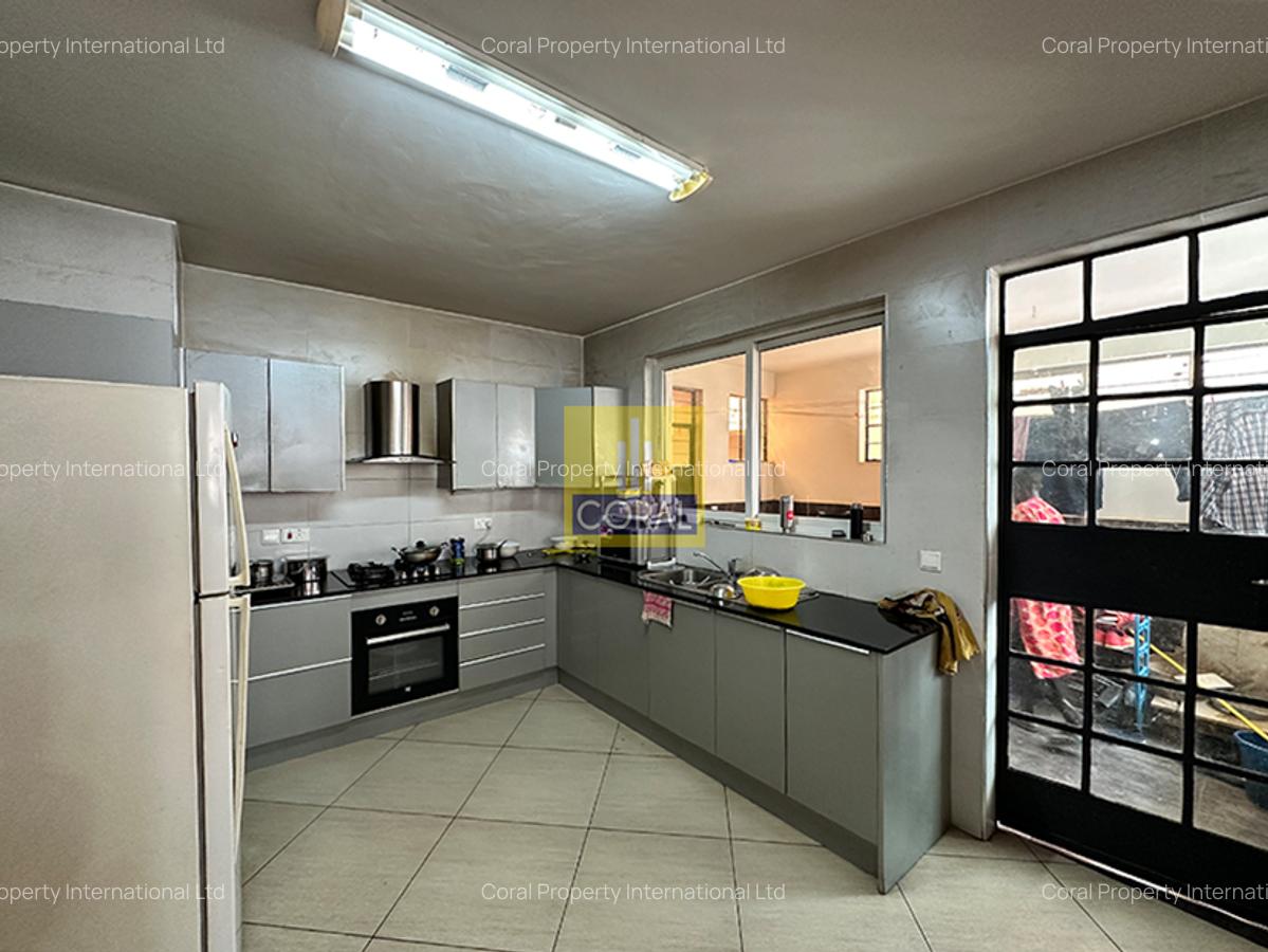 4 Bed Apartment in Parklands - 6