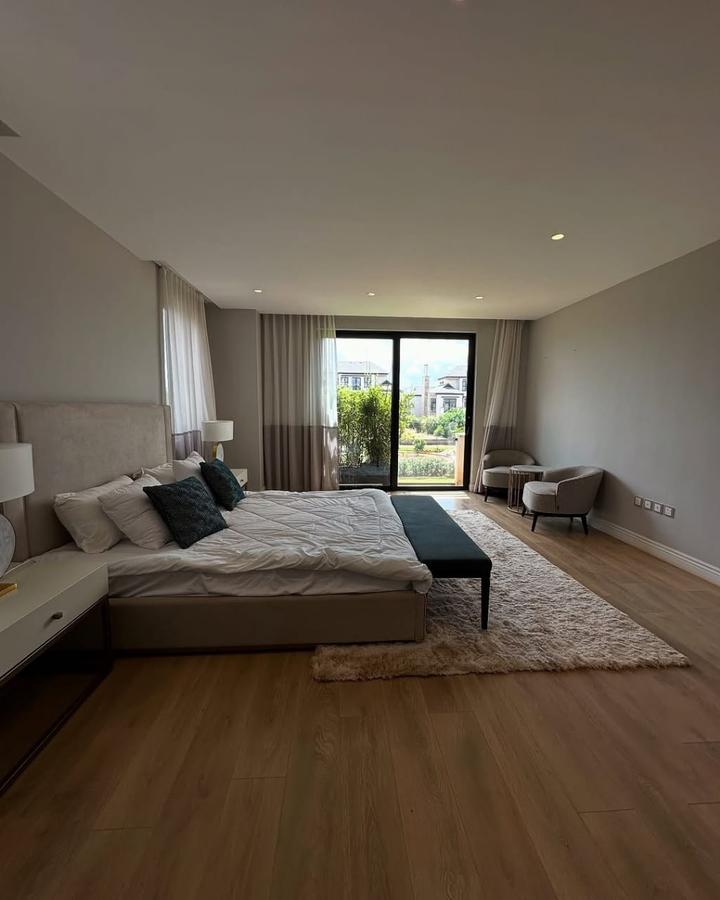 5 Bed House with En Suite in Runda - 9