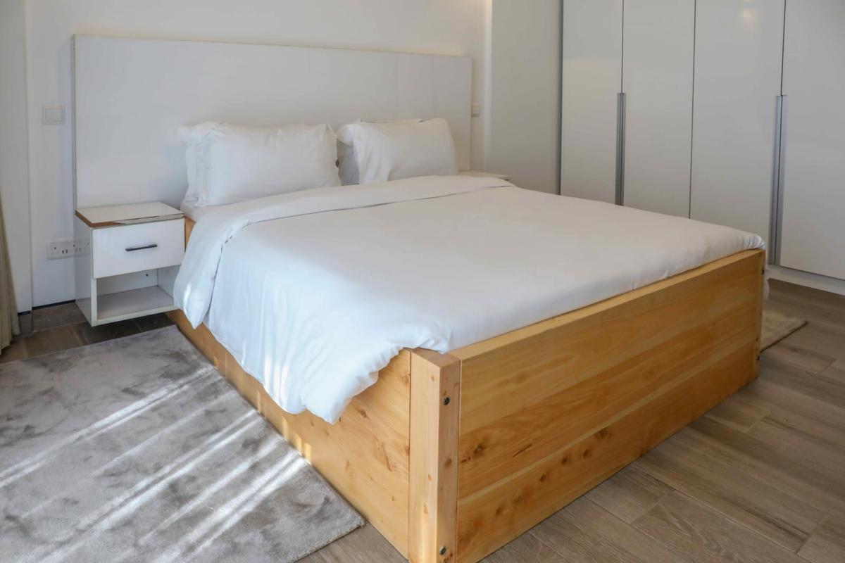 3 Bed Apartment with En Suite at 23 - 9