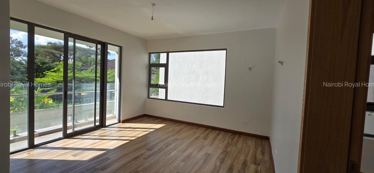 6 Bed Townhouse with En Suite at Lavington Green - 20