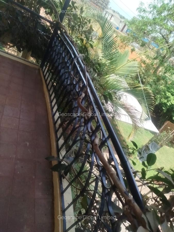 4 Bed House with En Suite in Lavington - 6