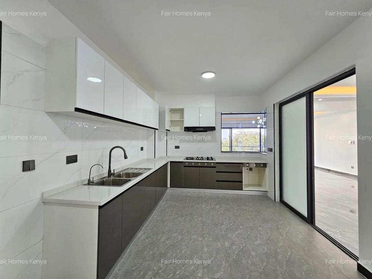 4 Bed Apartment with En Suite at Valley Arcade - 3