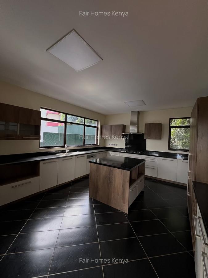 5 Bed Townhouse with En Suite at Lavington Green - 4