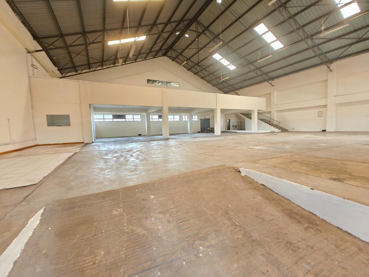 8,700 ft² Warehouse with Parking in Ruaraka - 3