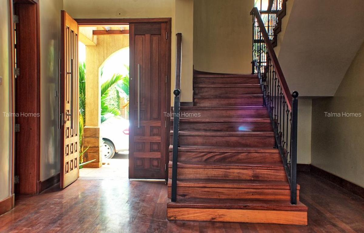 5 Bed Townhouse with En Suite at Off Convent Drive - 6