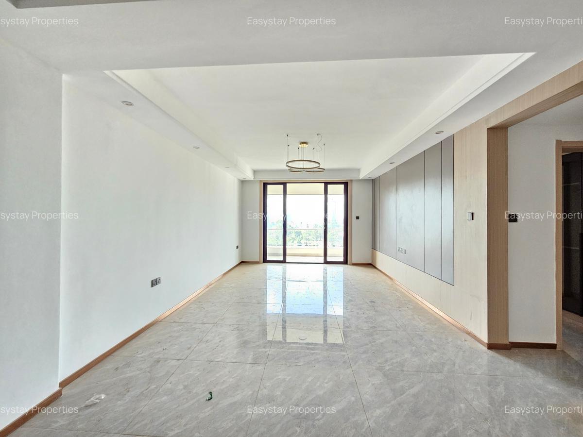 3 Bed Apartment with En Suite in Riverside - 2