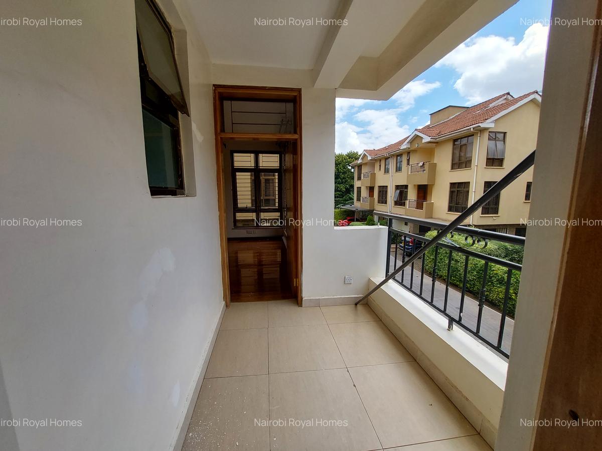 5 Bed Townhouse with En Suite at Lavington Lane - 20