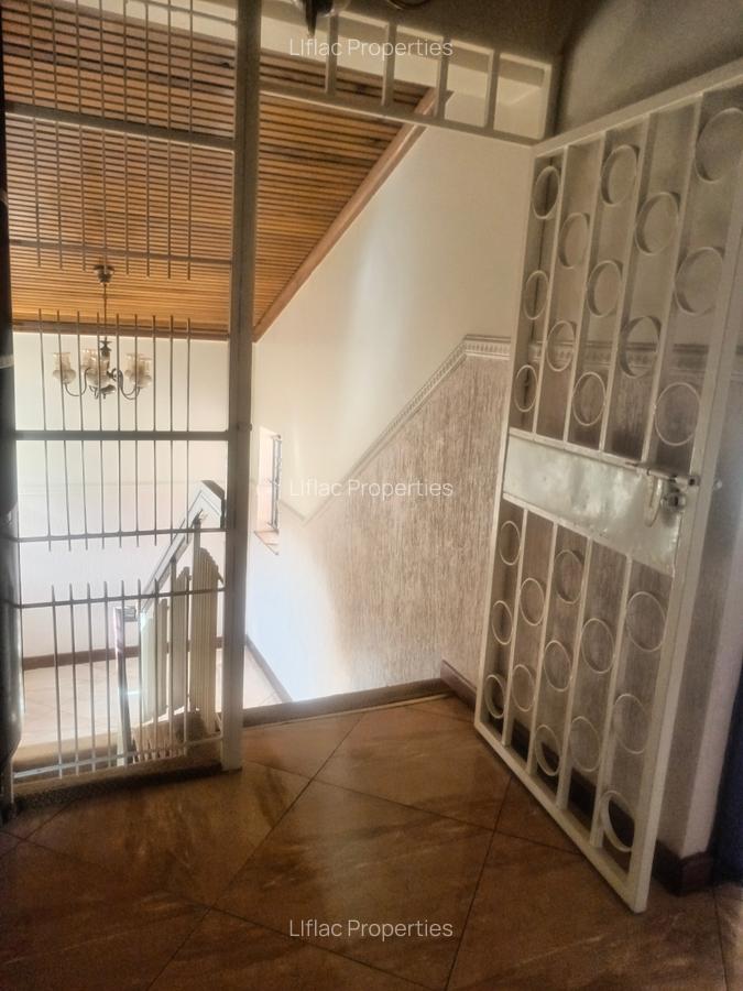 4 Bed House with En Suite in Runda - 19