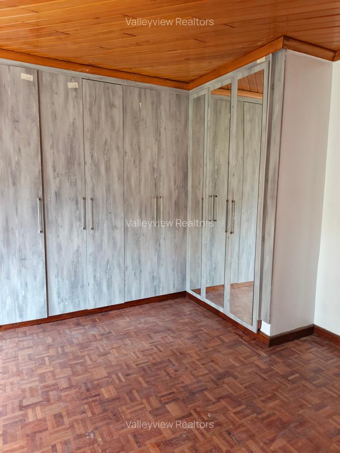 4 Bed Townhouse with En Suite at Lavington - 10