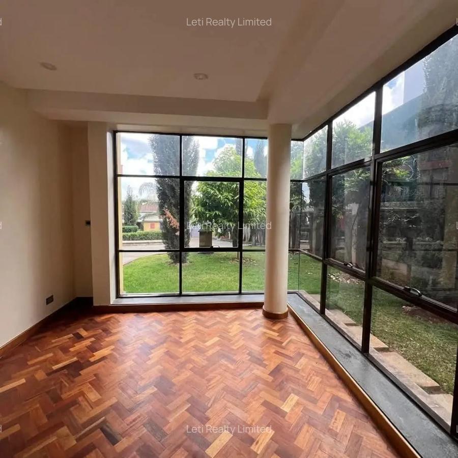 5 Bed Townhouse with En Suite in Lavington - 3