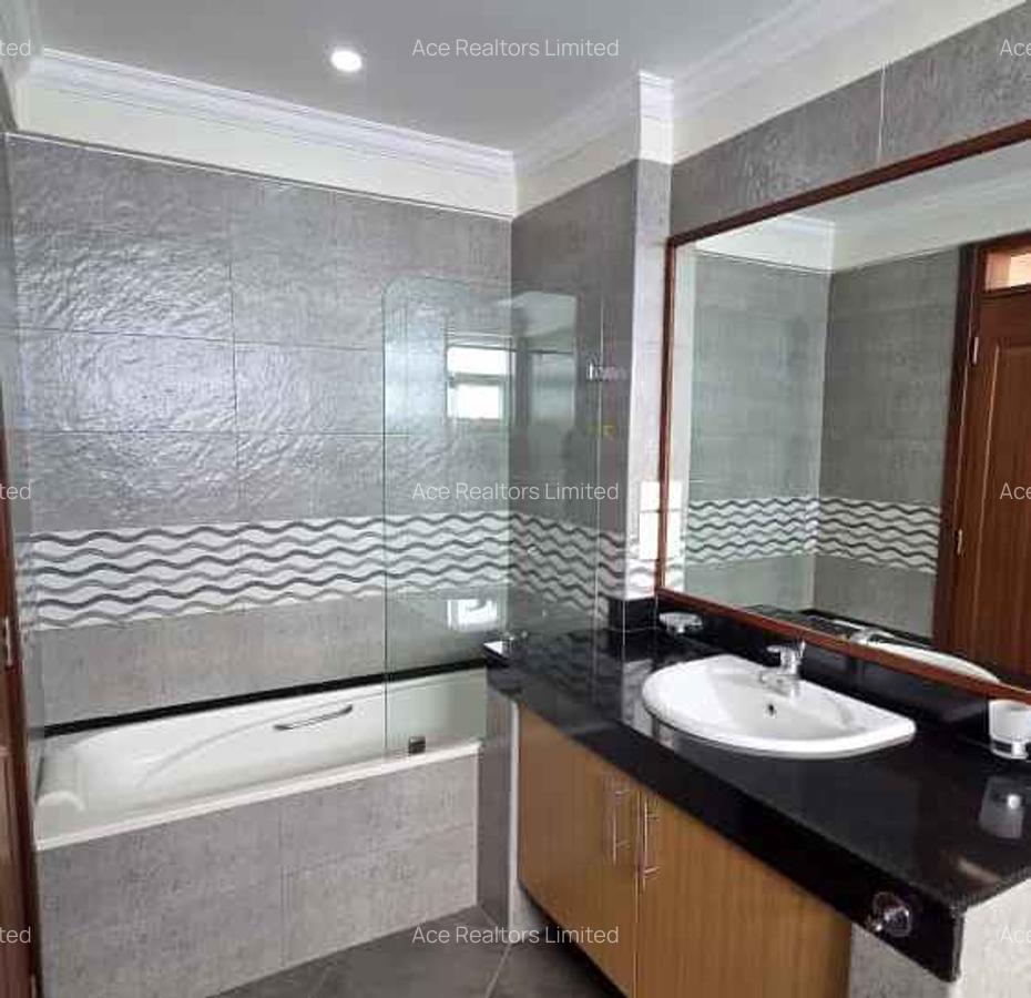 3 Bed Apartment with En Suite at Parklands - 14