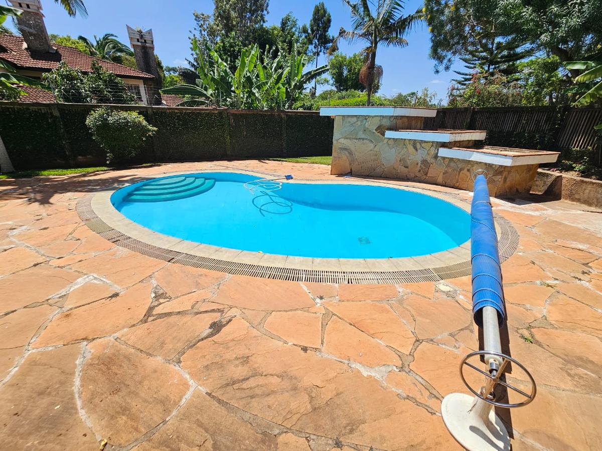 4 Bed House with En Suite in Runda - 2