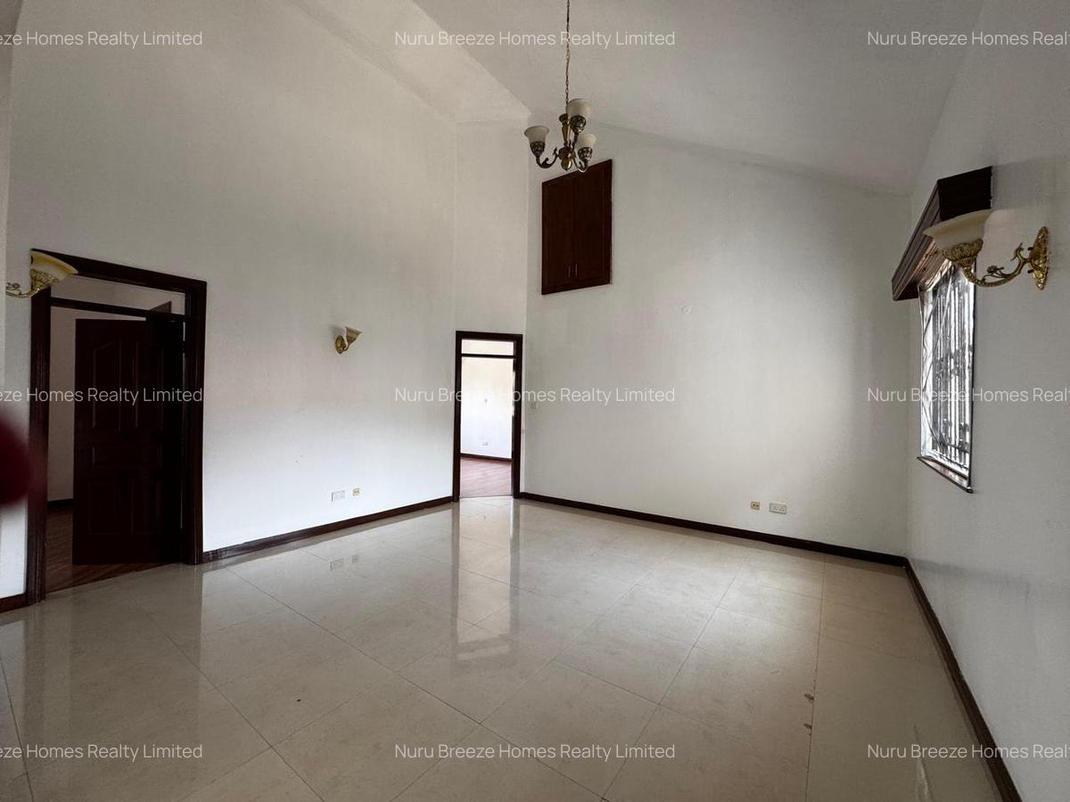 4 Bed Townhouse with En Suite in Brookside - 10