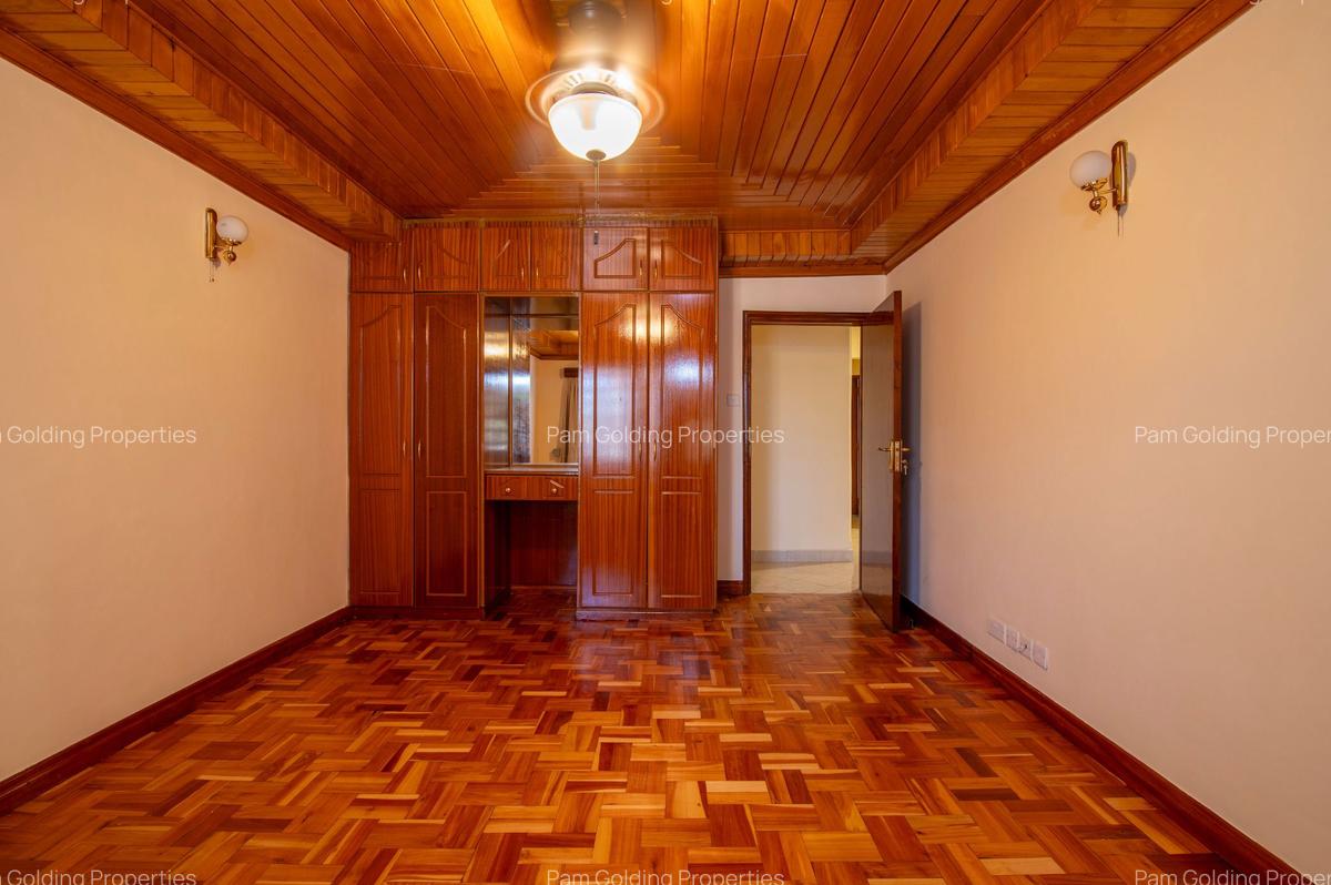 5 Bed House in Runda - 10