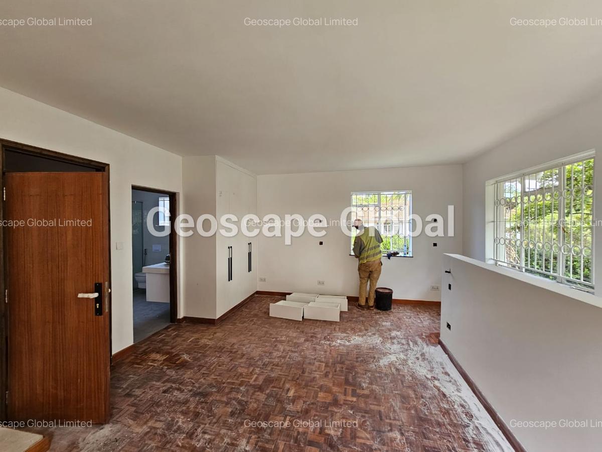 5 Bed House with En Suite in Runda - 8