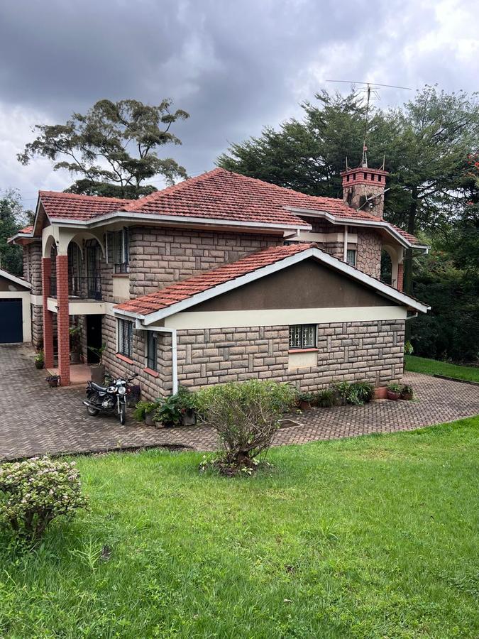 5 Bed House with En Suite in Lavington - 4