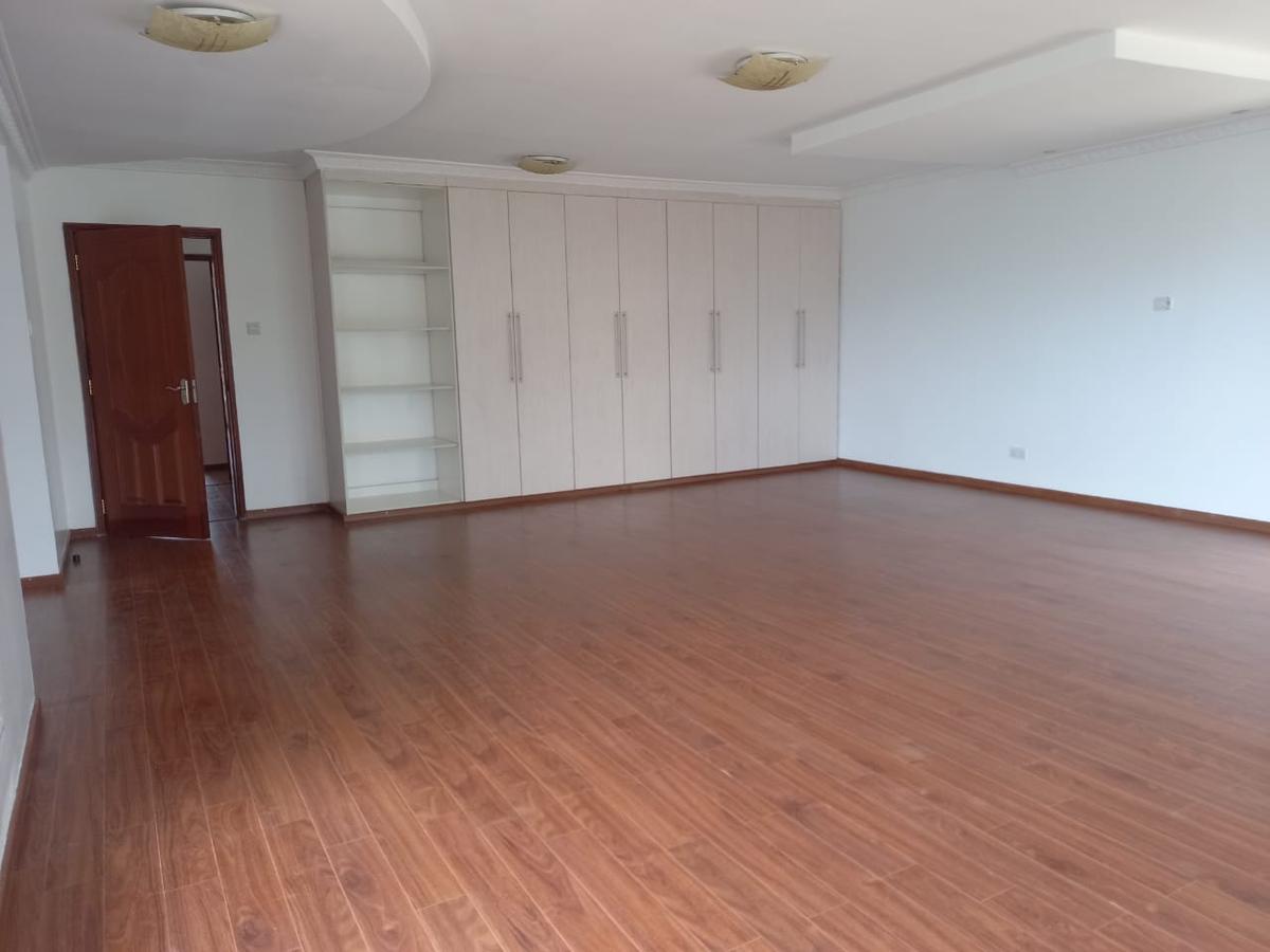 5 Bed Townhouse with En Suite in Runda - 19