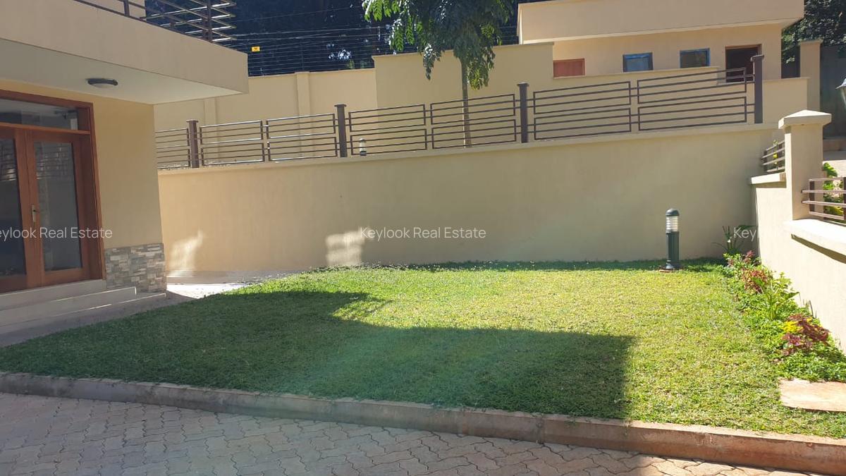 5 Bed Townhouse with En Suite at Lavington - 16