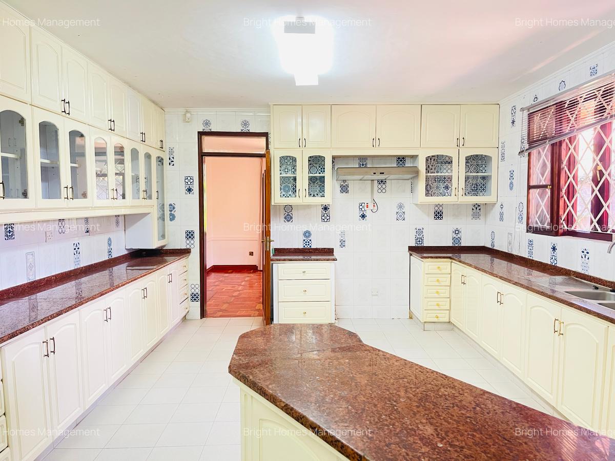 5 Bed Villa with En Suite in Runda - 8