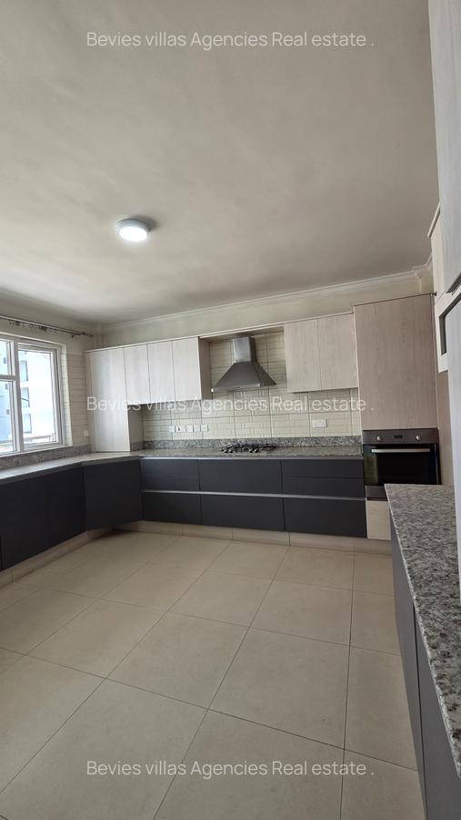 4 Bed Apartment with En Suite at Parklands - 7