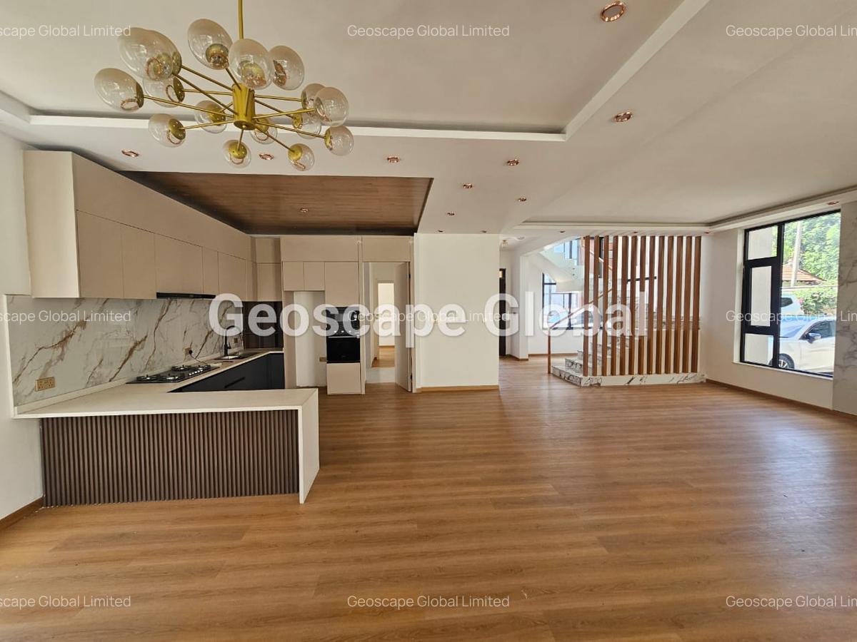 5 Bed Townhouse with En Suite in Lavington - 2