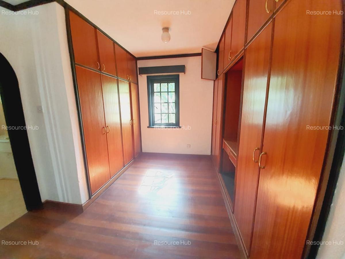 4 Bed Townhouse with En Suite at Riverside - 12