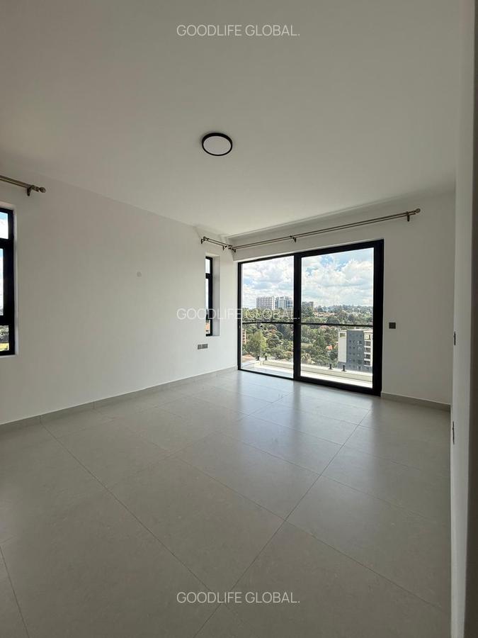 3 Bed Apartment with En Suite at Brookside - 4